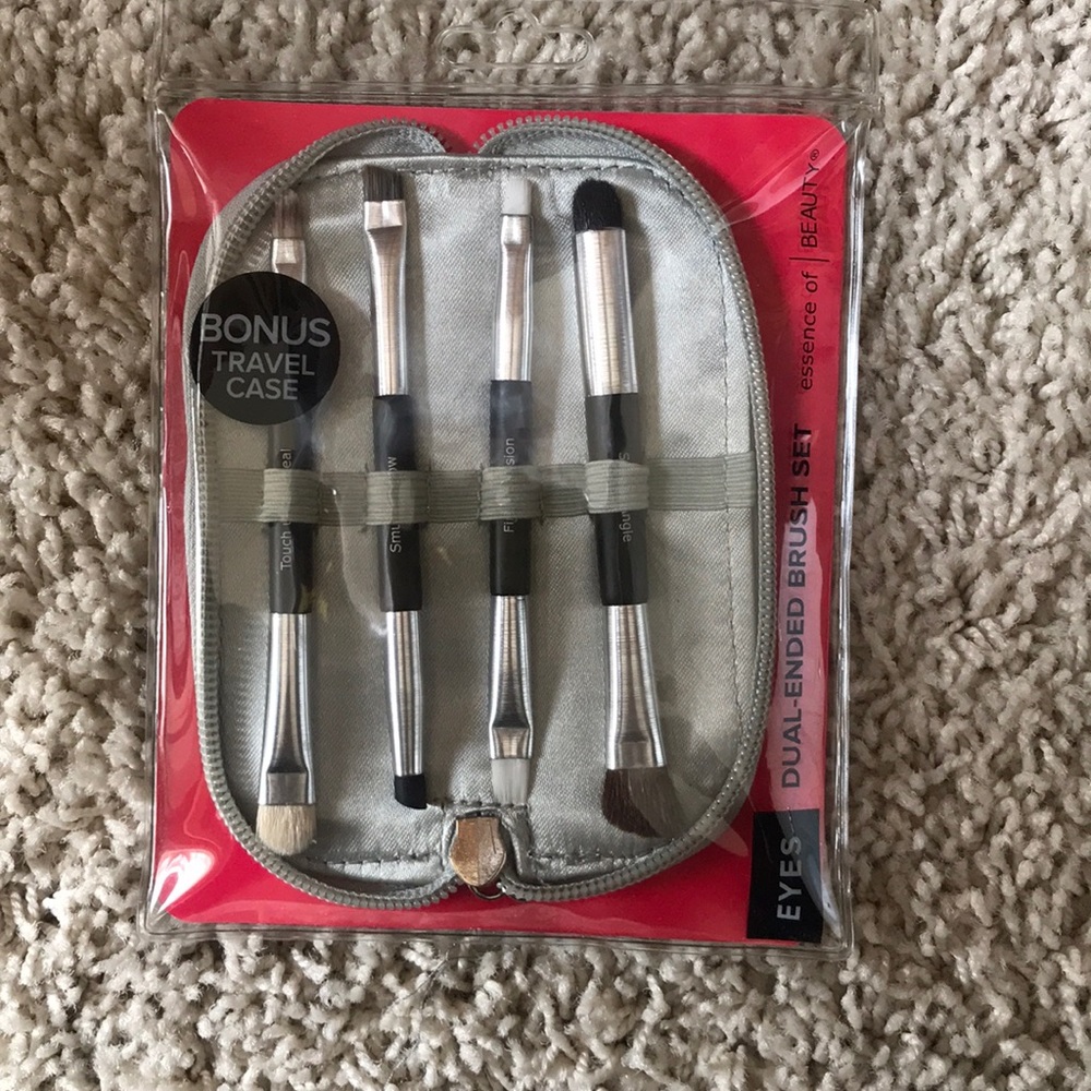 Never been used dual ended brush set
